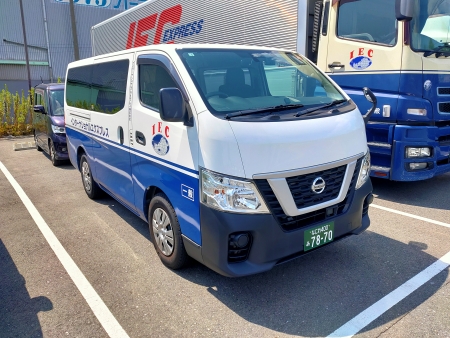 当社のワンボックス1t車（車両前方）